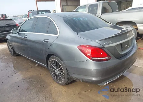 2019 Mercedes-Benz C 300 z USA, uszkodzony, nr VIN 55SWF8DB1KU309644